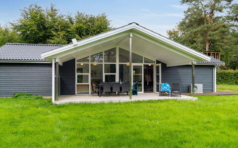 Gisl - 1.3Km from the Sea: Maison, Domicile, Toit, Chalet, Biens, Aménagement Paysager, Batiments Jardin, Siding, Ferme