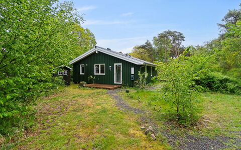 Arkil - 150M from the Sea: Toit, Maison, Lot Terre, Domicile, Chalet, Biens, Batiments Jardin, Ombre, Cabane En Rondins, Aménagement Paysager