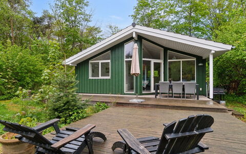 Arkil - 150M from the Sea: Toit, Maison, Lot Terre, Domicile, Chalet, Biens, Batiments Jardin, Ombre, Cabane En Rondins, Aménagement Paysager