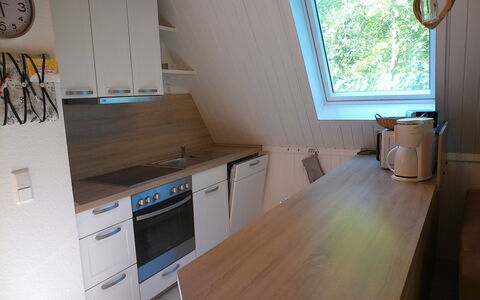 Hannah: Cabinetry, Propriété, Meubles, Comptoir, Fenêtre, Bois, Cuisine, Design Intérieur, Appareil De Cuisine, Cuisinière