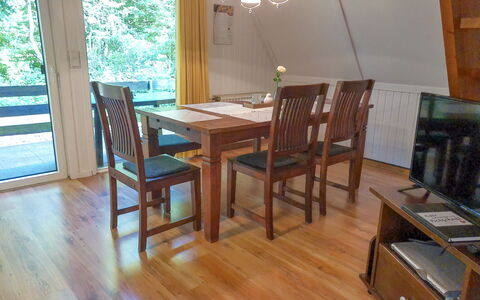 Marie: Table, Propriété, Meubles, Chaise, Bois, Design Intérieur, Sol, Fenêtre, Cabinetry, Sol