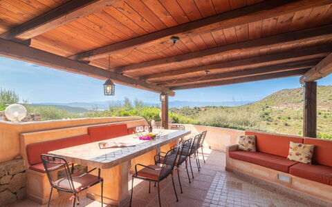 Fusco: Table, Meubles, Propriété, Plante, Bois, Ombre, Design Intérieur, Mobilier De Jardin, Sol, Pot De Fleur