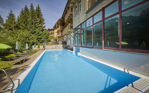Viehhofen 100: L'Eau, Plante, Propriété, Piscine, Ciel, Bâtiment, Bleu Azur, Ombre, Fenêtre, Loisir