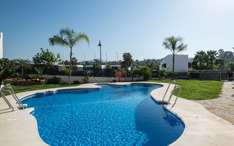 Campanario Townhouse: L'Eau, Ciel, Propriété, Plante, Piscine, Bleu Azur, Arbre, Plan D'Eau, Loisir, Bâtiment