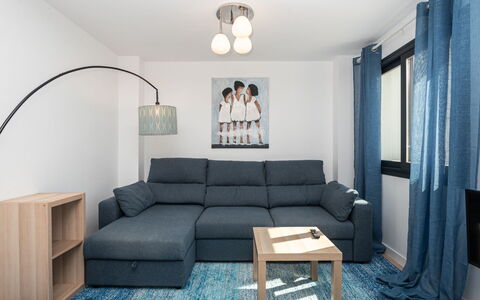 Campanario Townhouse: Canapé, Meubles, Design Intérieur, Bois, Confort, Salon, Sol, Sol, Rideau, Lampe