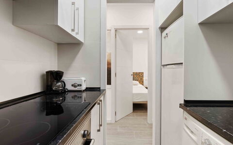 Elena: Cabinetry, Bâtiment, Comptoir, Cuisinière, Appareil De Cuisine, Cuisine, Design Intérieur, Bois, Sol