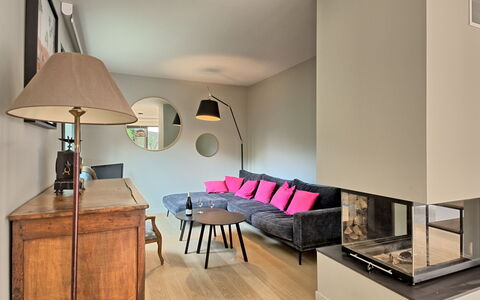 Villa la Rose des Sables: Meubles, Table, Confort, Bâtiment, Bois, Lampe, Design Intérieur, Maison, Canapé, Sol