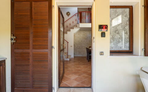 Villasimius 683: Propriété, Bâtiment, Porte, Cadre, Bois, Maison, Sol, Sol, Accueil Porte