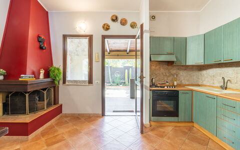 Villasimius 683: Comptoir, Cabinetry, Propriété, Meubles, Bâtiment, Bois, Design Intérieur, Éclairage, Cuisine, Table