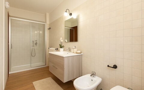 Rifugio a Tisiddu: Design Intérieur, Sol, Sol, Luminaire Plomberie, Évier, Salle De Bains, Lavabo, Pièce, Plafond, Robinet