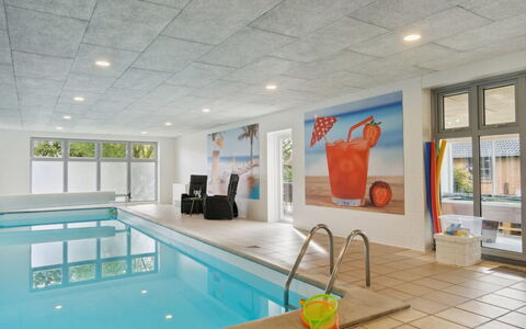 Elaine - 350M from the Sea: Meubles, Design Intérieur, Sol, Bois, Sol, Plafond, Parquet, Chaise, Table, Éclairage