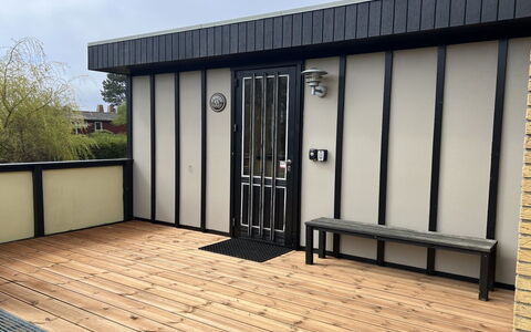 Morten - 120M from the Sea: Toit, Domicile, Porte, Chalet, Ombre, Siding, Cour, Biens, Arrière-Cour