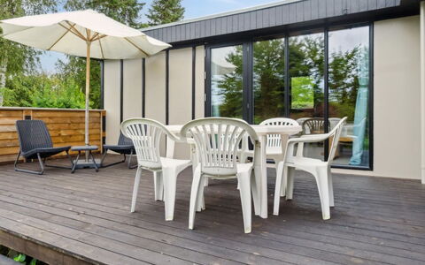 Morten - 120M from the Sea: Toit, Domicile, Porte, Chalet, Ombre, Siding, Cour, Biens, Arrière-Cour