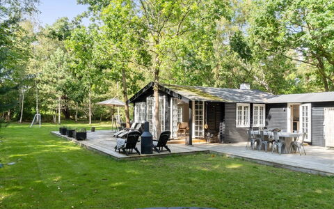 Torben - 750M from the Sea: Meubles, Design Intérieur, Sol, Bois, Sol, Plafond, Parquet, Chaise, Table, Éclairage