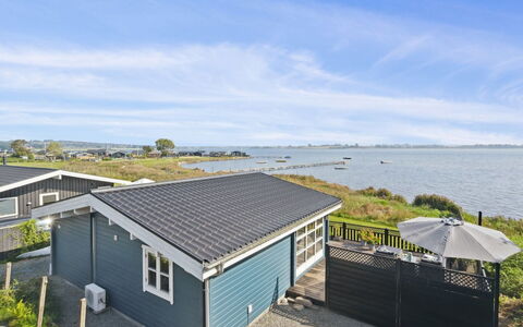 Gyrth - 20M to the Fjord: Bleu, Arbuste, Chalet, Couverture De Sol, Jardin, Biens, Ombre, Aménagement Paysager, Ferme, Eco Hôtel