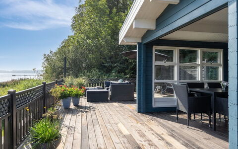 Gyrth - 20M to the Fjord: Bleu, Arbuste, Chalet, Couverture De Sol, Jardin, Biens, Ombre, Aménagement Paysager, Ferme, Eco Hôtel