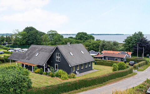 Cajsa - 200M from the Sea: Toit, Maison, Domicile, Chalet, Siding, Biens, Allée, Batiments Jardin, Cour, Cabanon