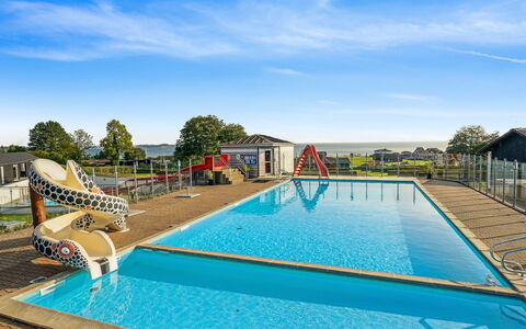 Cajsa - 200M from the Sea: Toit, Maison, Domicile, Chalet, Siding, Biens, Allée, Batiments Jardin, Cour, Cabanon