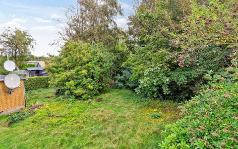 Magh - 9.8Km from the Sea: Herbe, Prairie, Paysage, Écorégion, Plaine, Communauté Des Plantes, Lot Terre, Mobilier De Jardin, Prairie, Formations Arbustives