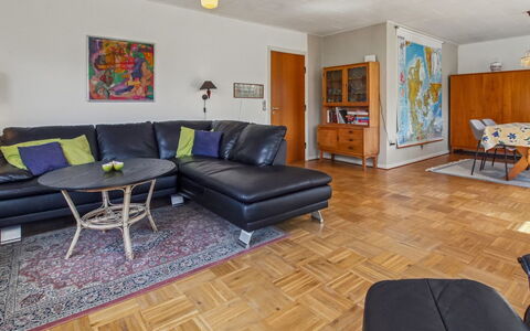 Magh - 9.8Km from the Sea: Meubles, Canapé, Sol, Mur, Design Intérieur, Sol, Bois, Salon, Appartement, Pièce