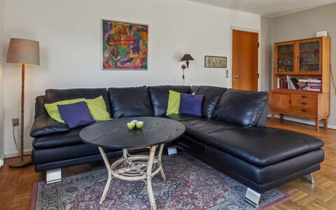 Magh - 9.8Km from the Sea: Meubles, Canapé, Design Intérieur, Sol, Sol, Salon, Bois, Parquet, Domicile, Pièce