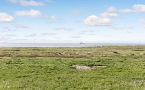 Rohan - 2.2Km from the Sea: Toit, Maison, Domicile, Chalet, Porte, Siding, Plate-Forme, Porche, Planche, Dur