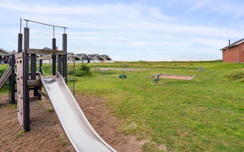 Rohan - 2.2Km from the Sea: Toit, Maison, Domicile, Chalet, Porte, Siding, Plate-Forme, Porche, Planche, Dur