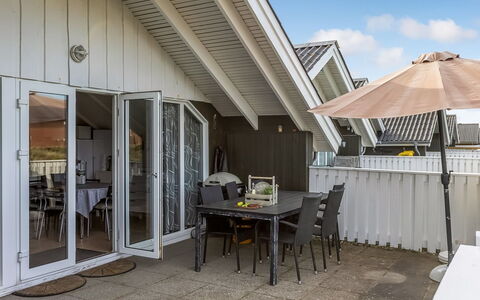 Rohan - 2.2Km from the Sea: Toit, Maison, Domicile, Chalet, Porte, Siding, Plate-Forme, Porche, Planche, Dur