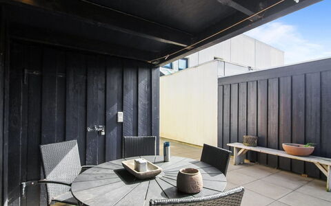 Virpi - 1Km from the Sea: Plafond, Sol, Design Intérieur, Sol, Composite, Meubles, Recours, Hôtel, Conception, Daylighting