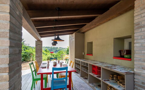 Cascina Basan: Meubles, Table, Bâtiment, Plante, Bois, Chaise, Design Intérieur, Porche, Sol, Étagère