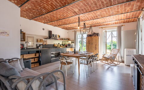 Cascina Basan: Table, Propriété, Meubles, Canapé, Chaise, Bois, Design Intérieur, Sol, Sol, Faisceau