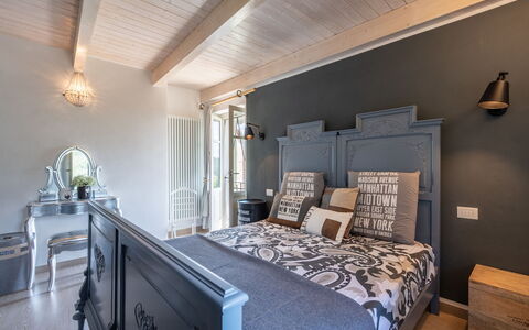 Cascina Basan: Meubles, Propriété, Bâtiment, Confort, Bleu Azur, Cabinetry, Bois, Éclairage, Architecture, Design Intérieur