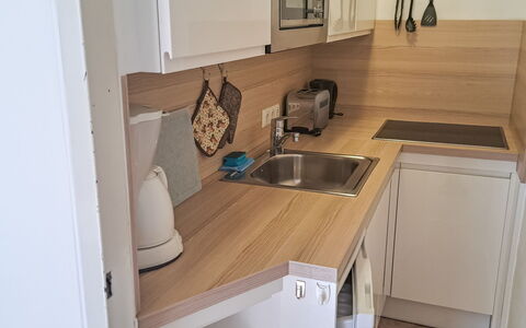 Kitzblick: Marron, Evier, Évier, Cabinetry, Comptoir, Robinet, Luminaire Plomberie, Cuisine, Bois, Sol