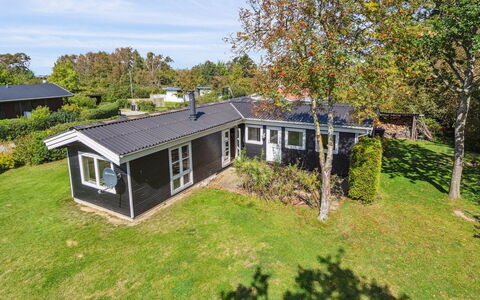 Imma - from the Sea: Domicile, Toit, Maison, Chalet, Biens, Porte, Porche, Siding, Ferme, Ombre