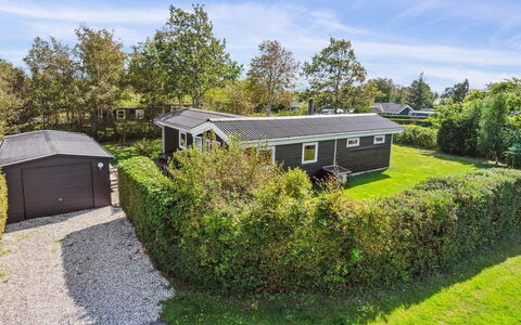 Imma - from the Sea: Domicile, Toit, Maison, Chalet, Biens, Porte, Porche, Siding, Ferme, Ombre