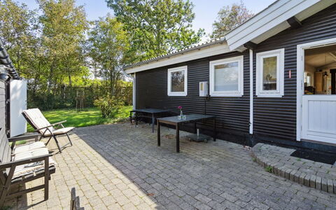 Imma - from the Sea: Domicile, Toit, Maison, Chalet, Biens, Porte, Porche, Siding, Ferme, Ombre