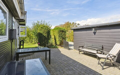 Imma - from the Sea: Domicile, Toit, Maison, Chalet, Biens, Porte, Porche, Siding, Ferme, Ombre