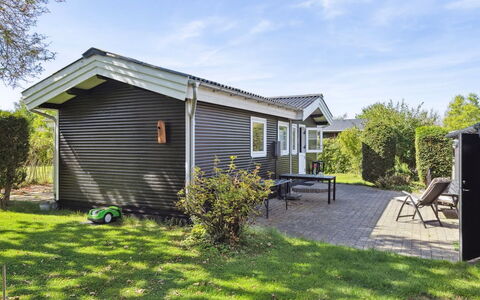 Imma - from the Sea: Domicile, Toit, Maison, Chalet, Biens, Porte, Porche, Siding, Ferme, Ombre