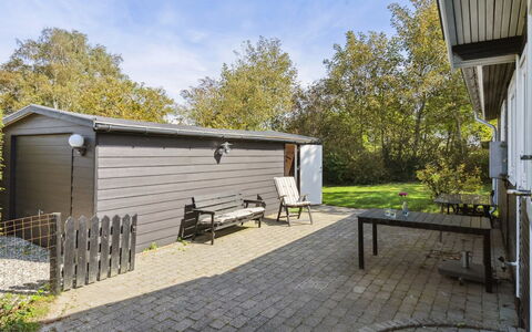 Imma - from the Sea: Domicile, Toit, Maison, Chalet, Biens, Porte, Porche, Siding, Ferme, Ombre