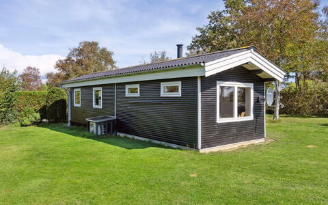 Imma - from the Sea: Domicile, Toit, Maison, Chalet, Biens, Porte, Porche, Siding, Ferme, Ombre