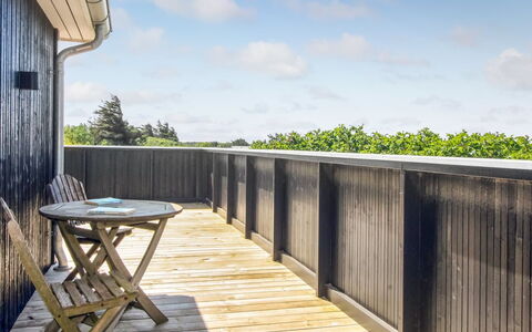 Sanni - 225M from the Sea: Bois, Dur, Parquet, Planche, Plate-Forme, Tache De Bois, Porche, Balustrade, Balcon, Clôture