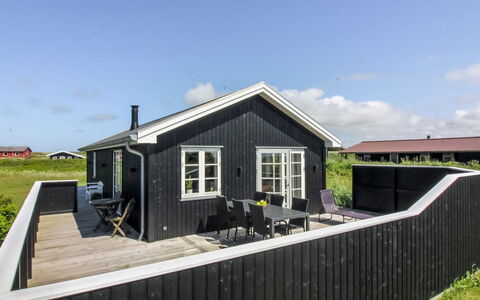 Sanni - 225M from the Sea: Maison, Domicile, Chalet, Toit, Planche, Cabanon, Siding, Dur, Batiments Jardin, Porche