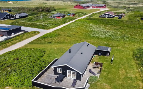 Sanni - 225M from the Sea: Maison, Domicile, Toit, Chalet, Biens, Aménagement Paysager, Batiments Jardin, Siding, Ferme