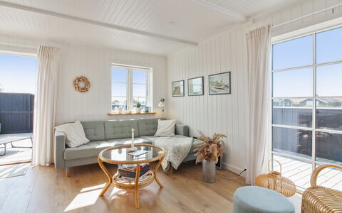 Sanni - 225M from the Sea: Sol, Sol, Bois, Design Intérieur, Parquet, Meubles, Canapé, Appartement, Domicile, Salon
