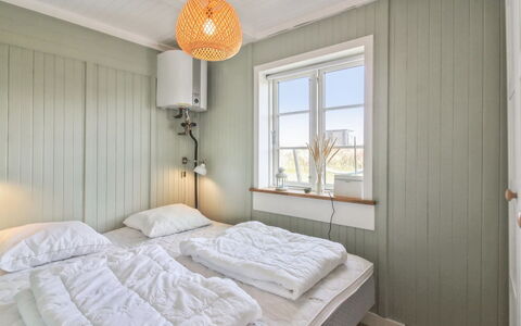 Sanni - 225M from the Sea: Mur, Chambre, Bois, Lit, Design Intérieur, Plafond, Sol, Sol, Meubles, Literie