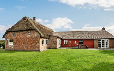 Haralde: Domicile, Toit, Maison, Chalet, Biens, Porte, Porche, Siding, Ferme, Ombre