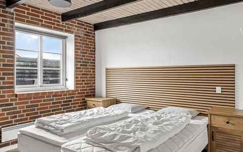 Haralde: Bois, Chambre, Lit, Design Intérieur, Plafond, Sol, Sol, Literie, Drap De Lit, Pièce