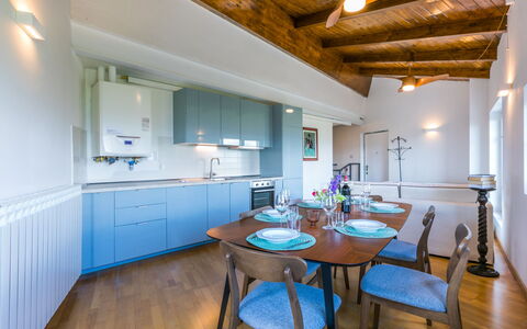 Casa del Sole: Meubles, Propriété, Cabinetry, Table, Bois, Comptoir, Design Intérieur, Architecture, Sol, Sol