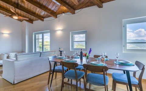 Casa del Sole: Table, Meubles, Propriété, Canapé, Bois, Fenêtre, Design Intérieur, Bâtiment, Sol, Sol