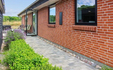 Helmi - 1Km from the Sea: Piscine, Mobilier De Jardin, Meubles, Recours, Dalle, Eco Hôtel, Ombre, Chaise, Loisir, Biens